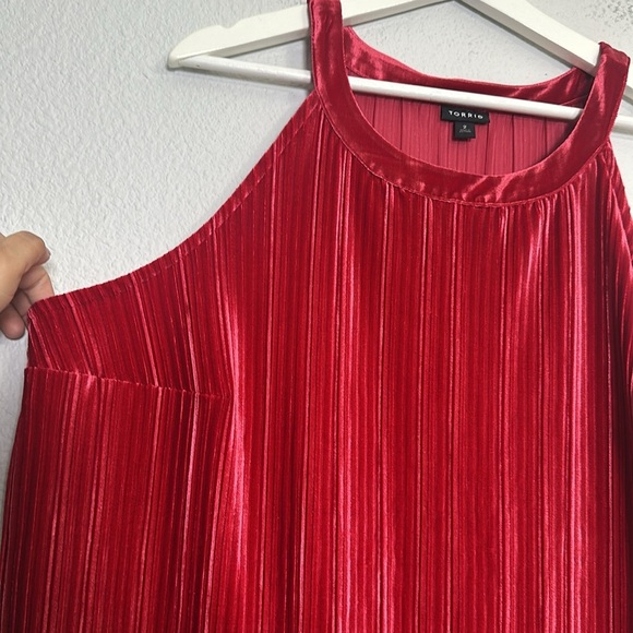 Torrid Red Velvet Pleated Goddess Top Sleeveless High Neck Womens Size 2X - Picture 5 of 12